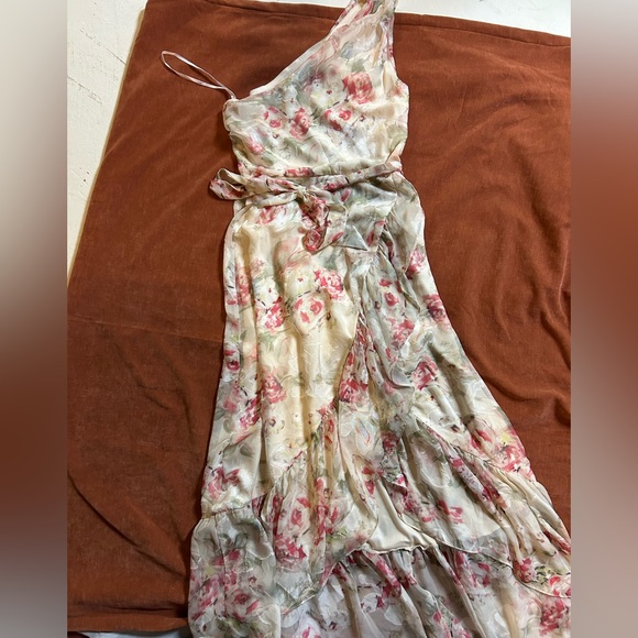 Lulus size M floral one shoulder frill dress - Picture 1 of 2